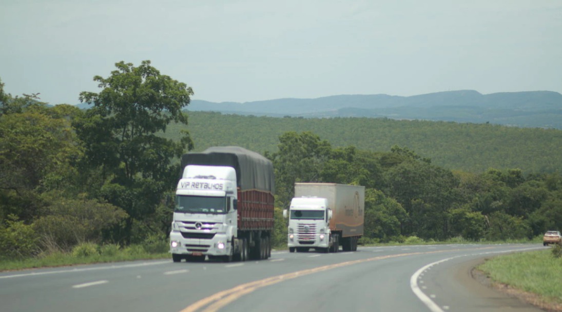 Movimento de caminhões nas estradas do Brasil fica estável